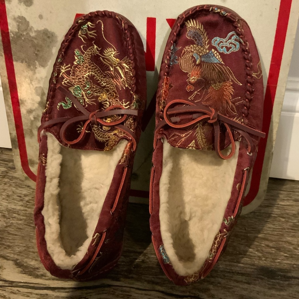 Australia Luxe Embroidered Women's Moccasins - Red Dragon Vintage Rare size 8